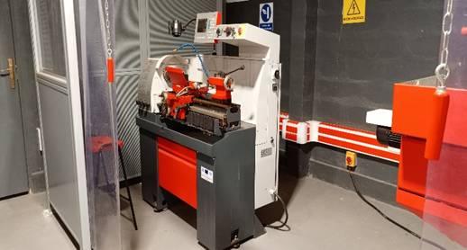 Metal work machinery and lathe